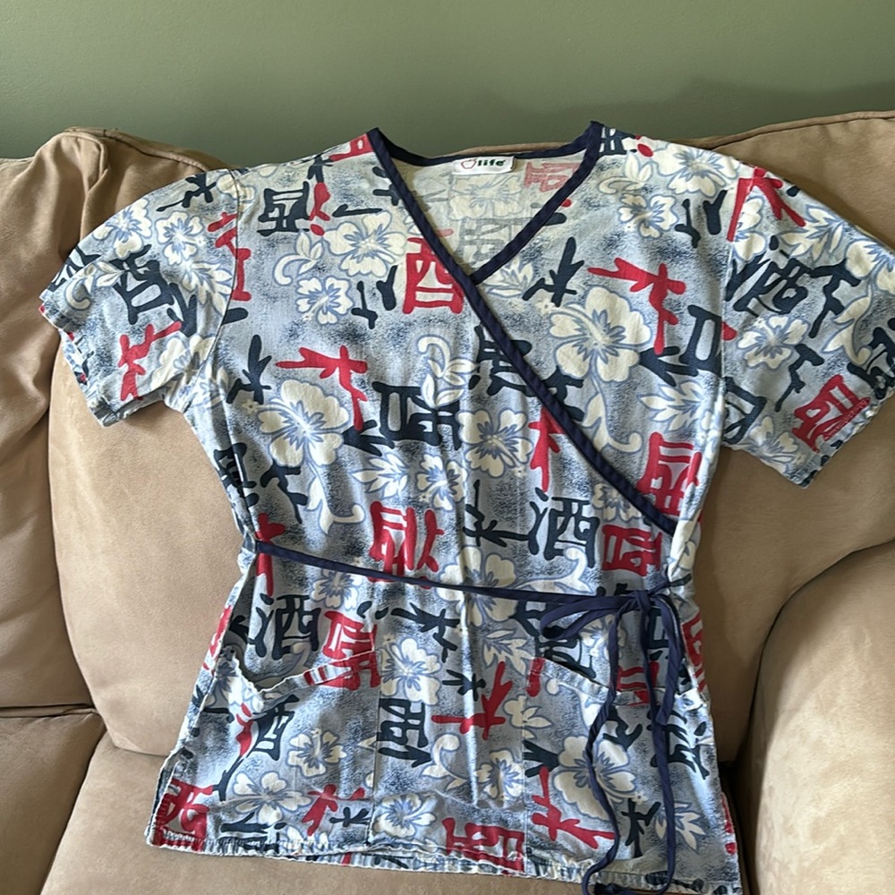 Life uniform scrub top size xs